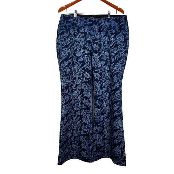 Soft Surroundings The Ultimate Supremely Soft Denim Pull On Flare Jeans Size 10 - Picture 6 of 13